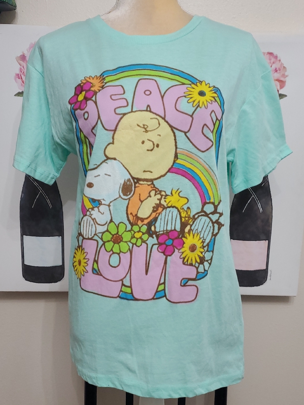 Peanuts Tee Shirt Size Medium NWOT